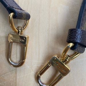 LV pochette Métis trap